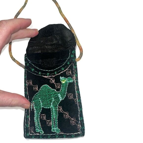 Vintage Velvet Camel Green Embroidered Crossbody Boho Cigarette Case Festival - Picture 4 of 9